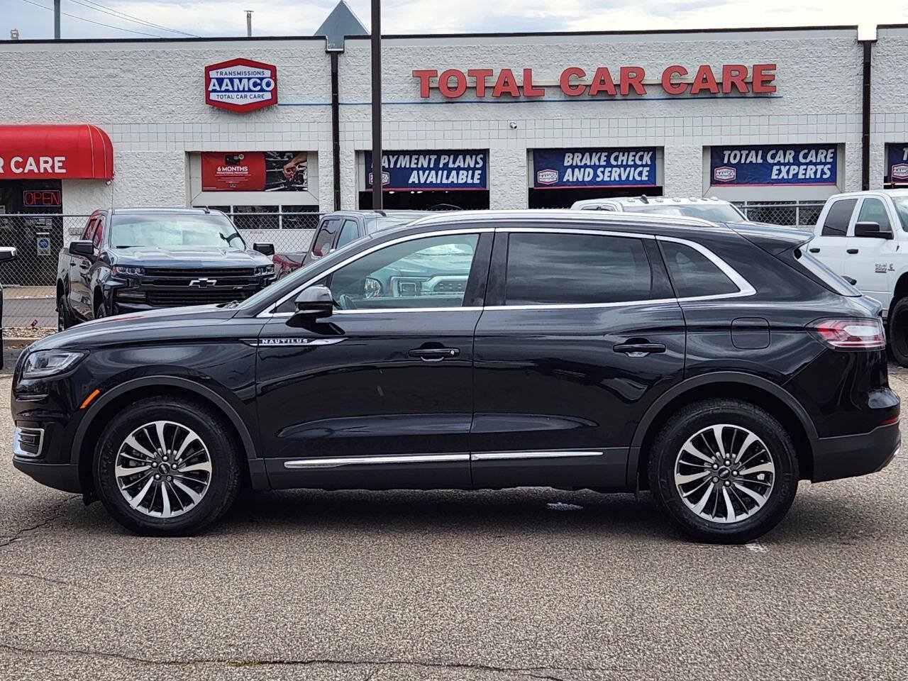 Used 2020 Lincoln Nautilus Premier w/ Equipment Group 101A AWD/4WD image 3