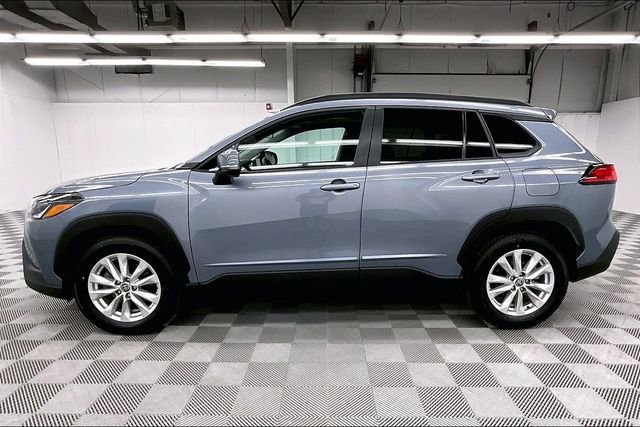 Used 2022 Toyota Corolla Cross LE w/ Moonroof Package image 14