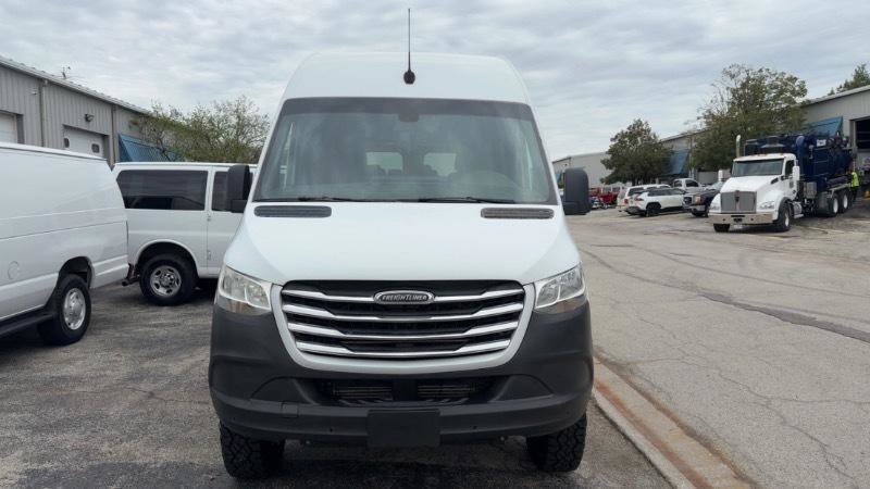 Used 2019 Freightliner Sprinter 2500 AWD/4WD image 3