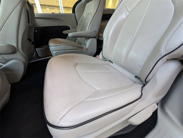 Used 2019 Chrysler Pacifica Limited w/ Advanced Safetytec Group image 16