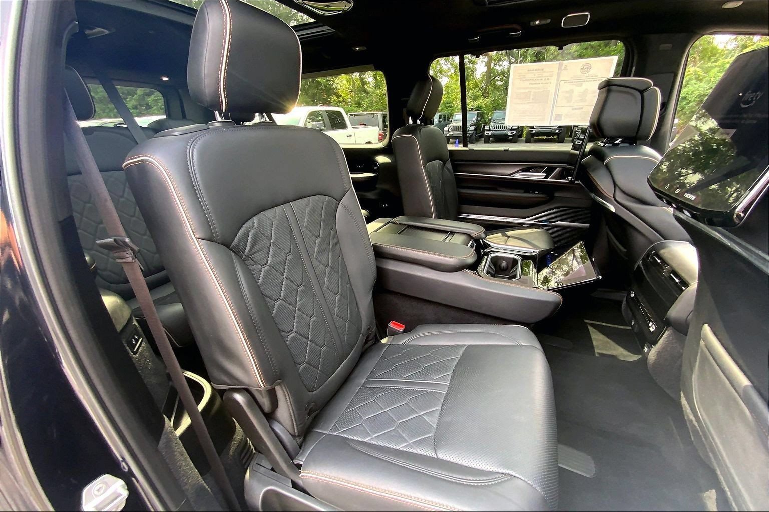 Certified 2025 Jeep Grand Wagoneer L Series III w/ Rear Seat Video Group 1 AWD/4WD image 18