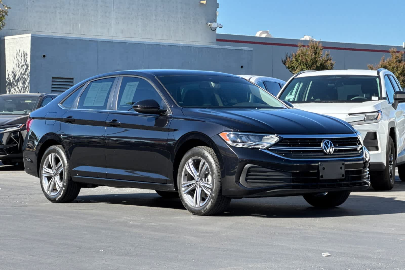 Used 2023 Volkswagen Jetta SE FWD image 5