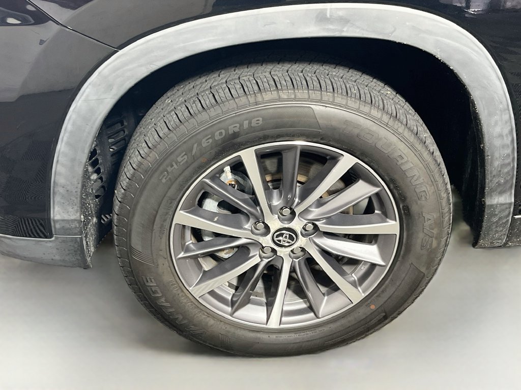 Used 2019 Toyota Highlander XLE FWD image 11