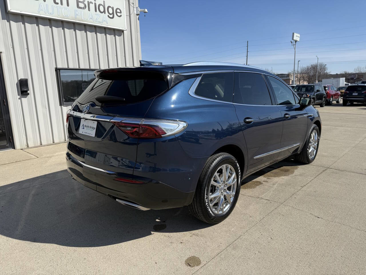 Used 2023 Buick Enclave Essence w/ Experience Buick Package AWD/4WD image 4