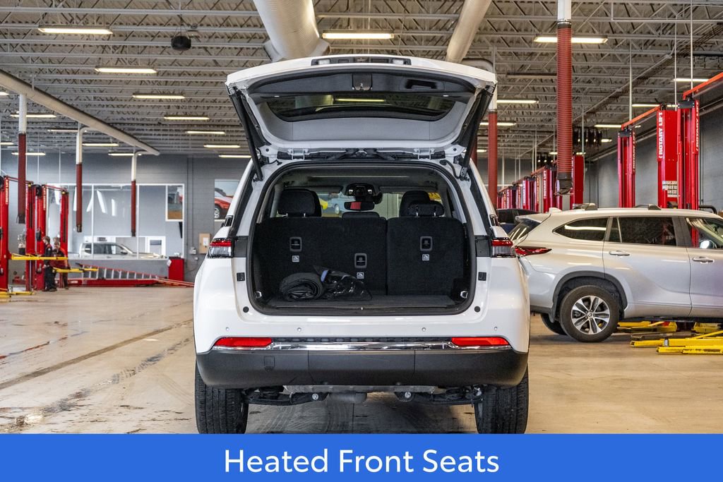 Used 2023 Jeep Grand Cherokee Laredo w/ Luxury Tech Group I image 10