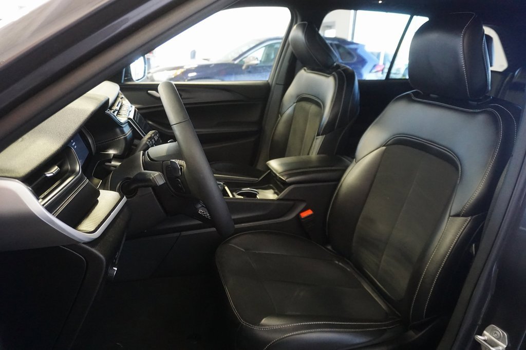 Used 2024 Jeep Grand Cherokee Altitude image 19