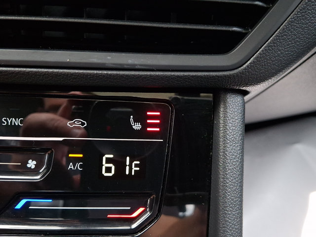 Used 2025 Volkswagen Jetta SE FWD image 25