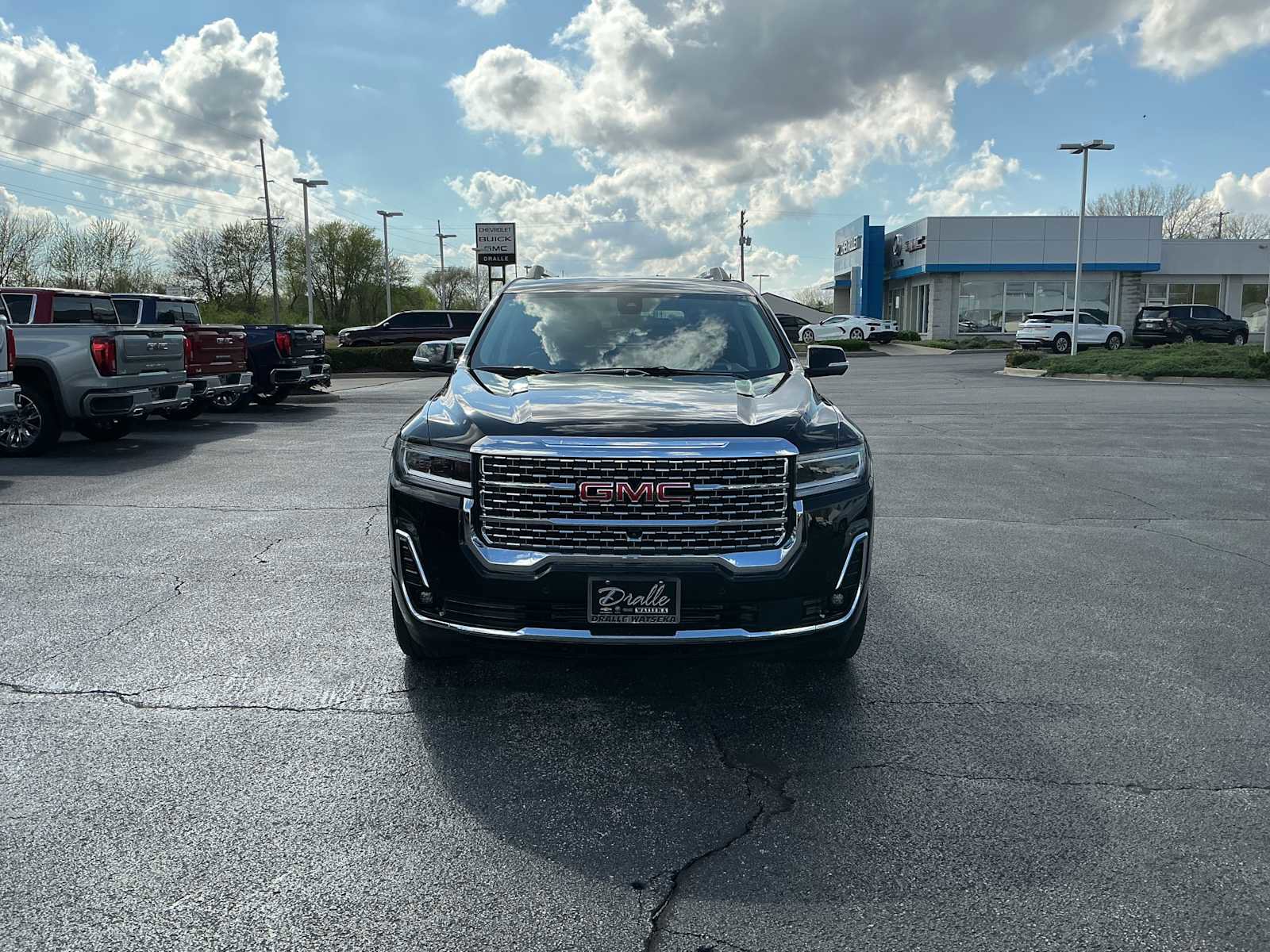 Used 2023 GMC Acadia Denali w/ Denali Ultimate Package AWD/4WD image 2
