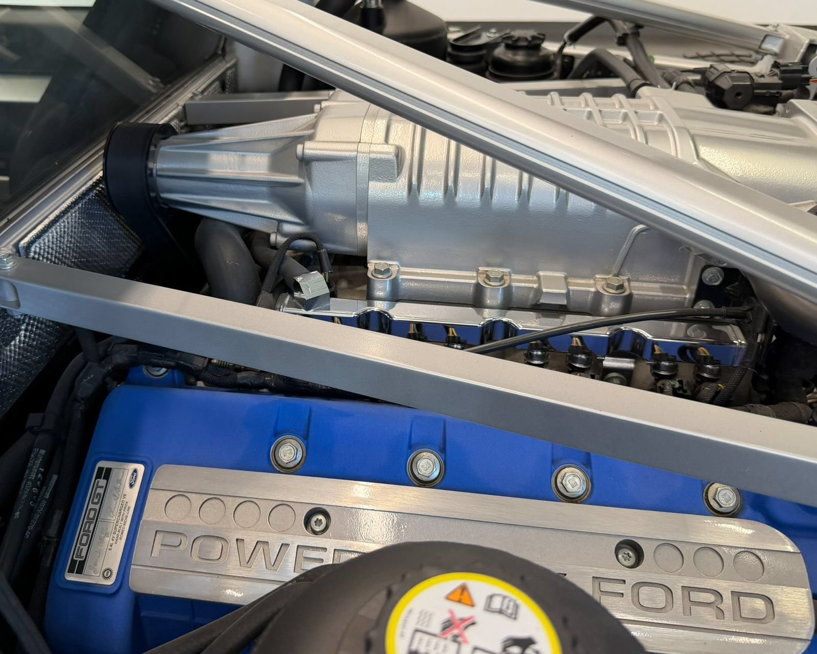 Used 2006 Ford GT RWD image 35