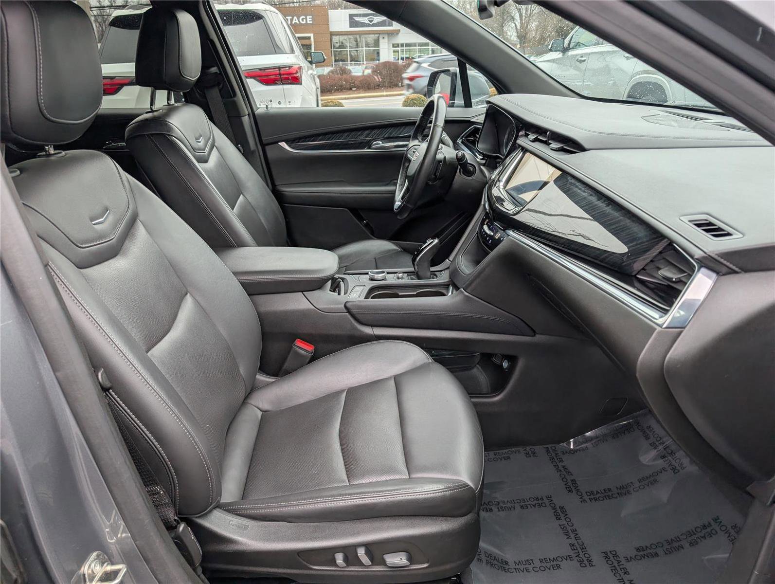 Used 2022 Cadillac XT6 Premium Luxury image 11