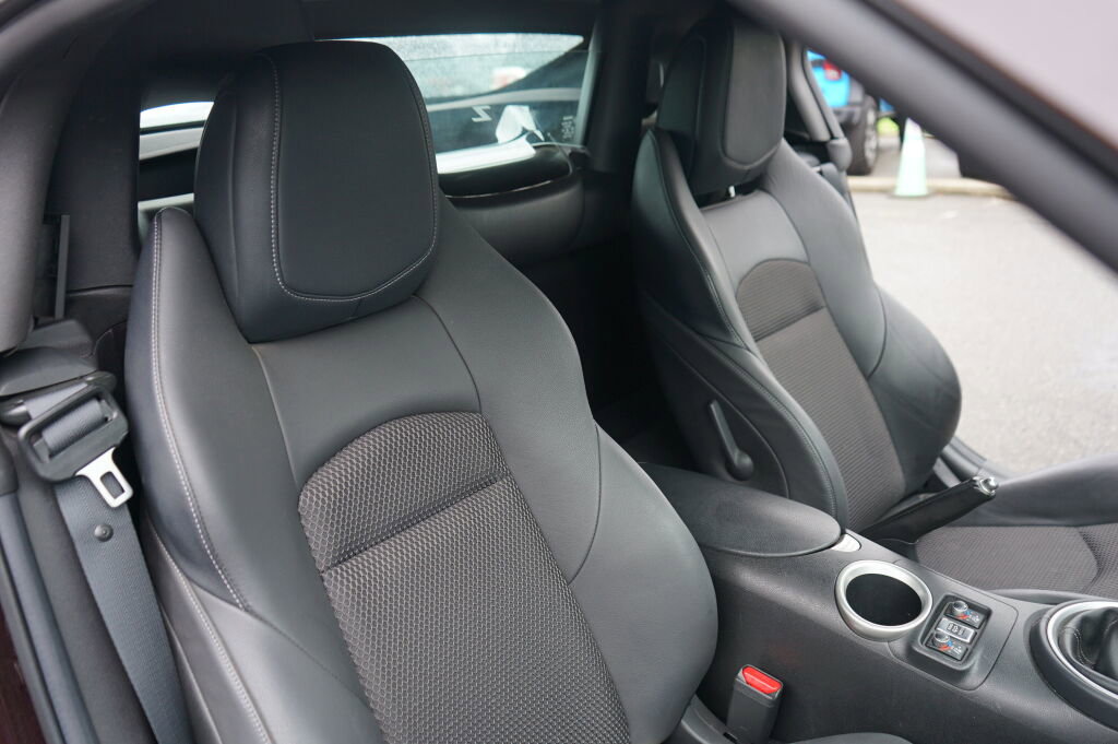 Used 2010 Nissan 370Z Touring w/ Sport Pkg RWD image 15