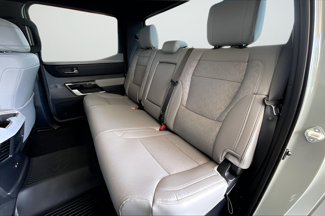 Used 2025 Toyota Tundra Limited AWD/4WD image 19