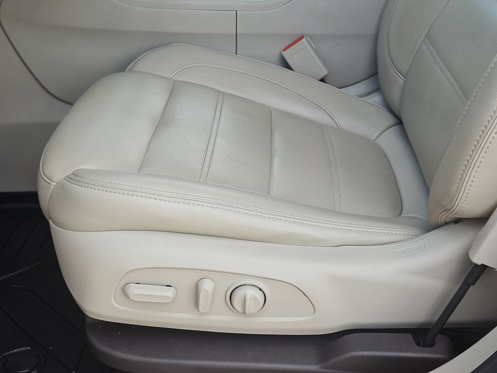 Used 2019 GMC Acadia Denali w/ Technology Package AWD/4WD image 29