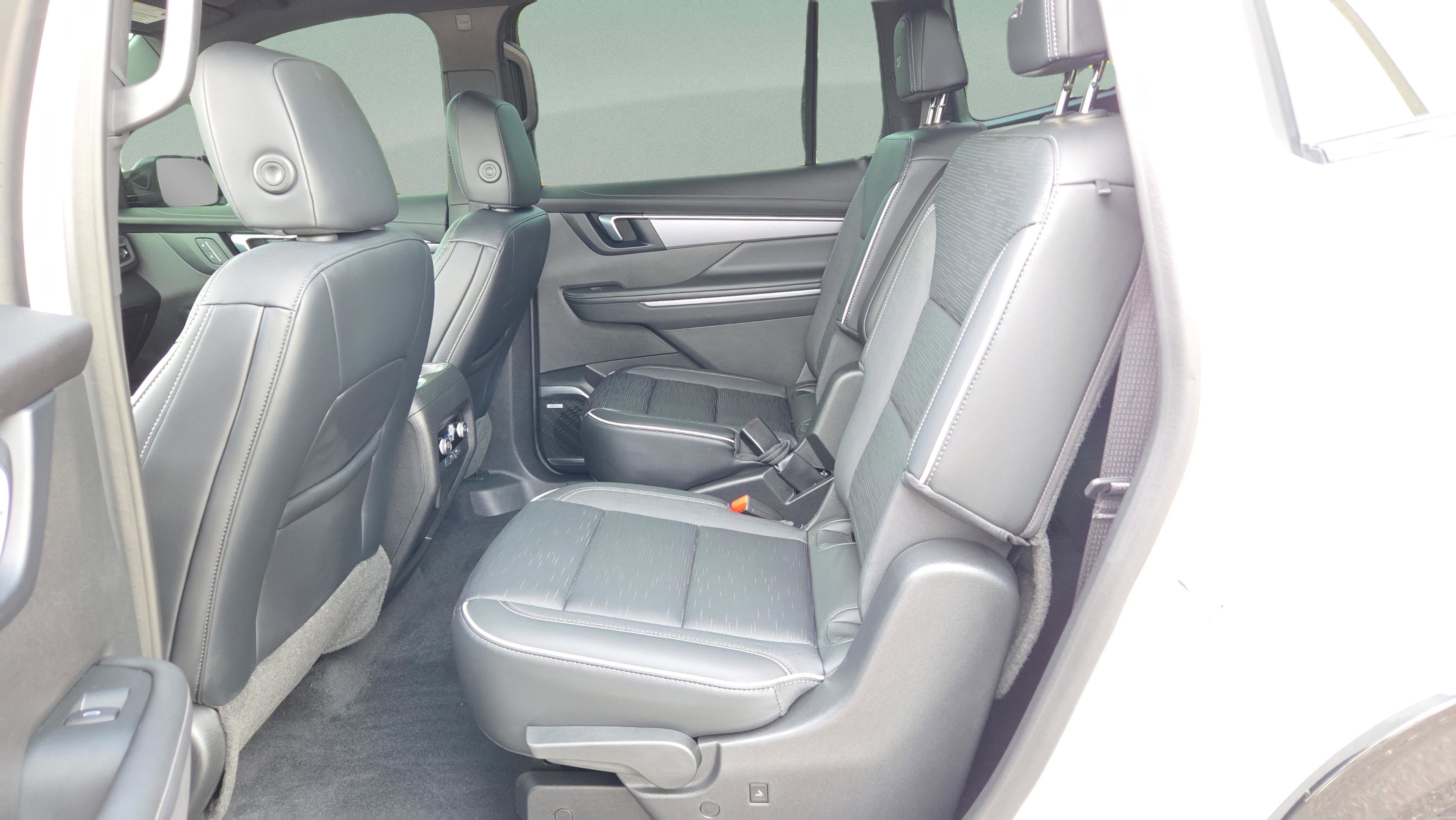 Used 2025 Buick Enclave Sport Touring w/ Power Package image 11