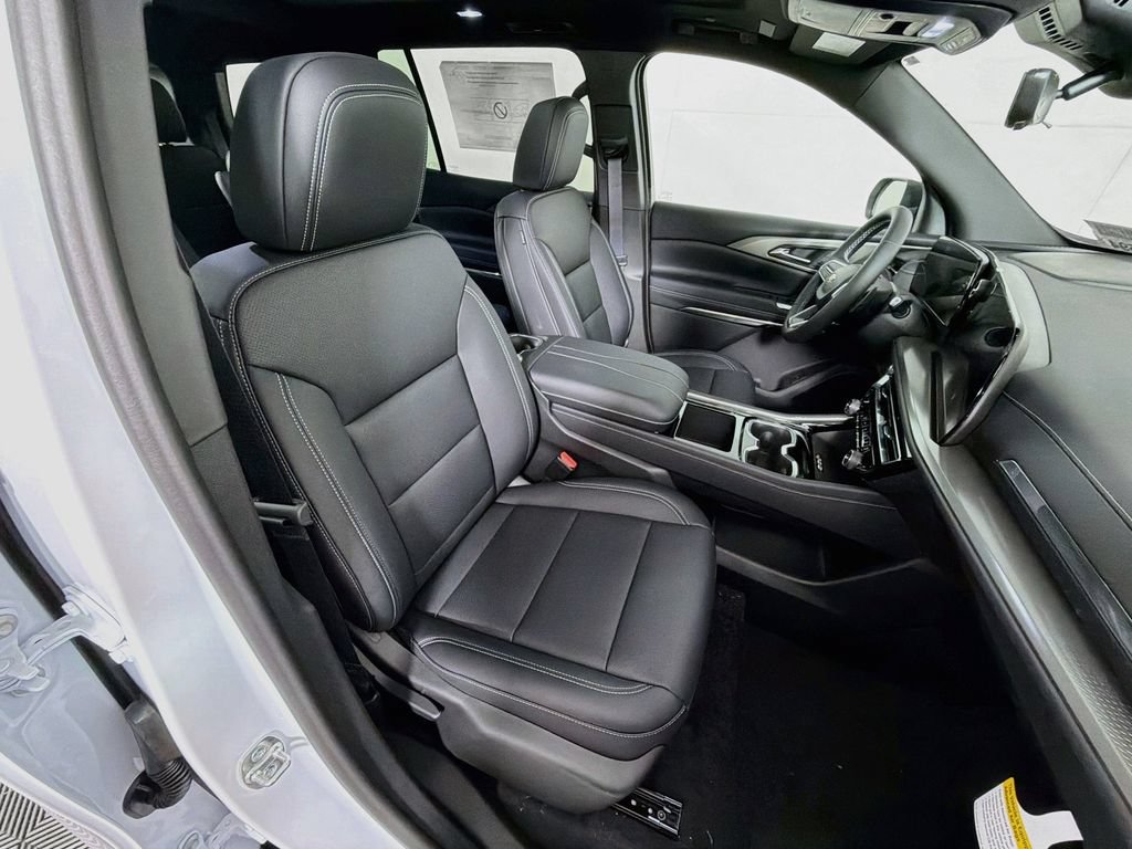 New 2027 Chevrolet Traverse LT w/ Sun and Wheel Package FWD image 30