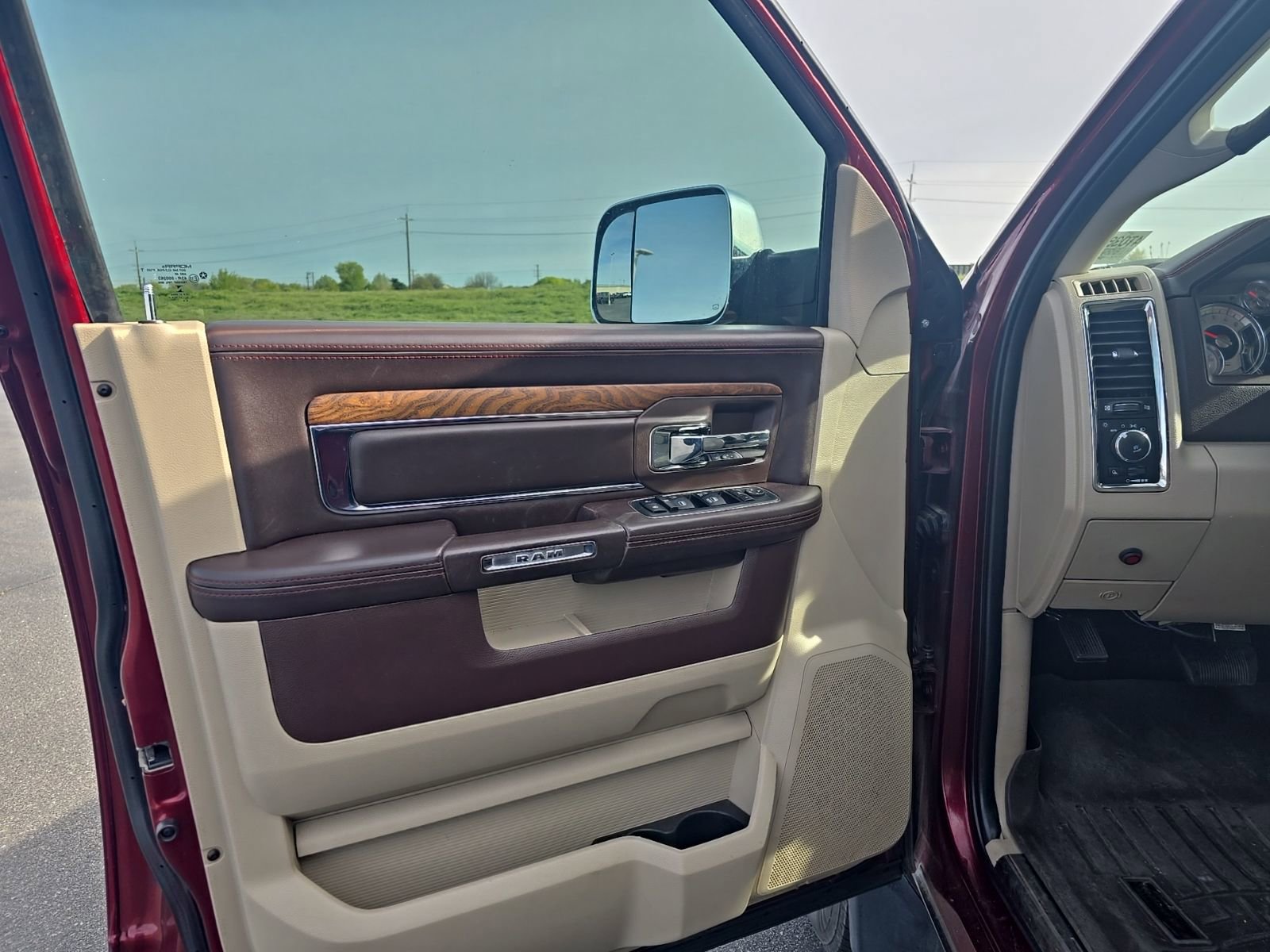 Used 2018 RAM 3500 Laramie Longhorn w/ Longhorn Southfork Package AWD/4WD image 16