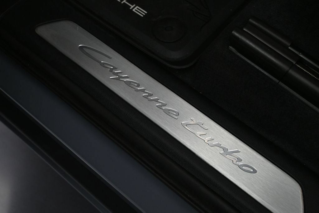Certified 2024 Porsche Cayenne Turbo AWD/4WD image 32