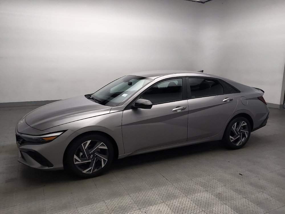 Used 2025 Hyundai Elantra Sport FWD image 2