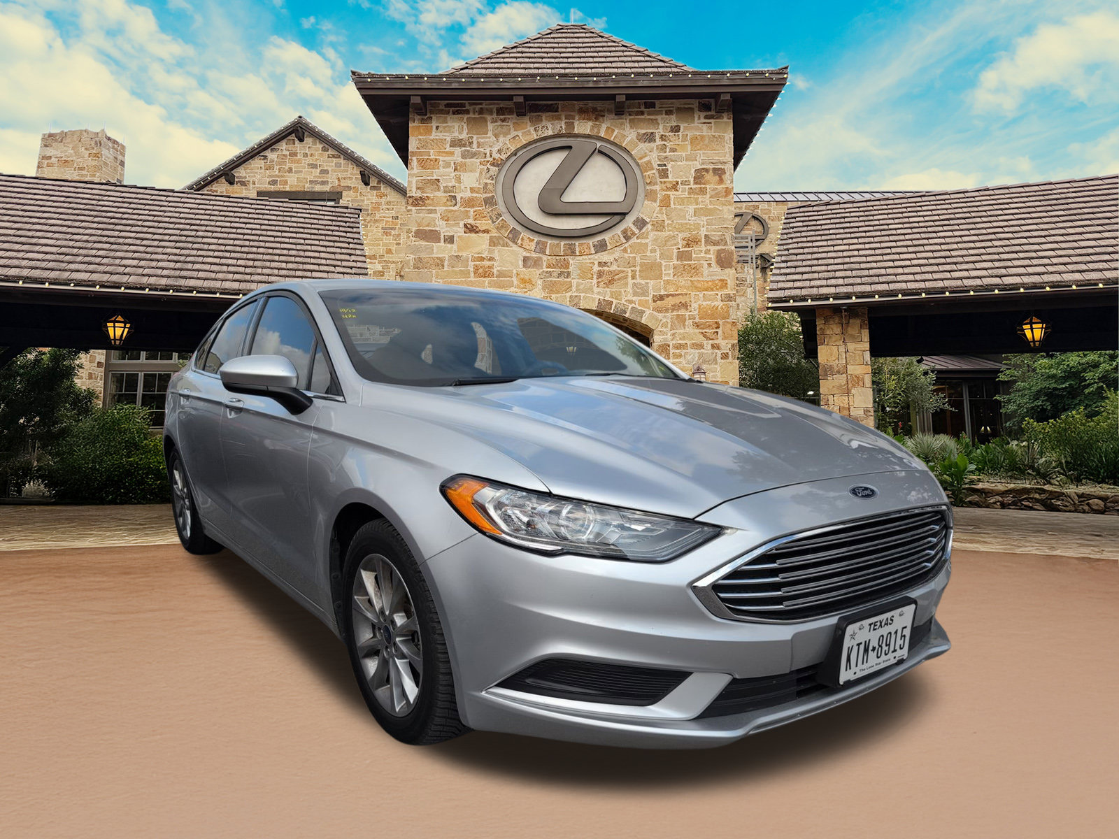 Used 2017 Ford Fusion SE w/ Fusion SE Technology Package FWD image 2