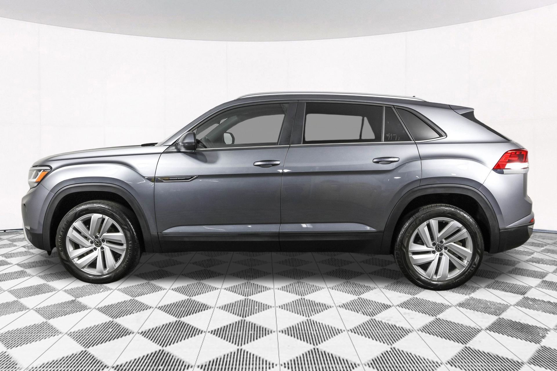 Used 2022 Volkswagen Atlas Cross Sport SE image 19
