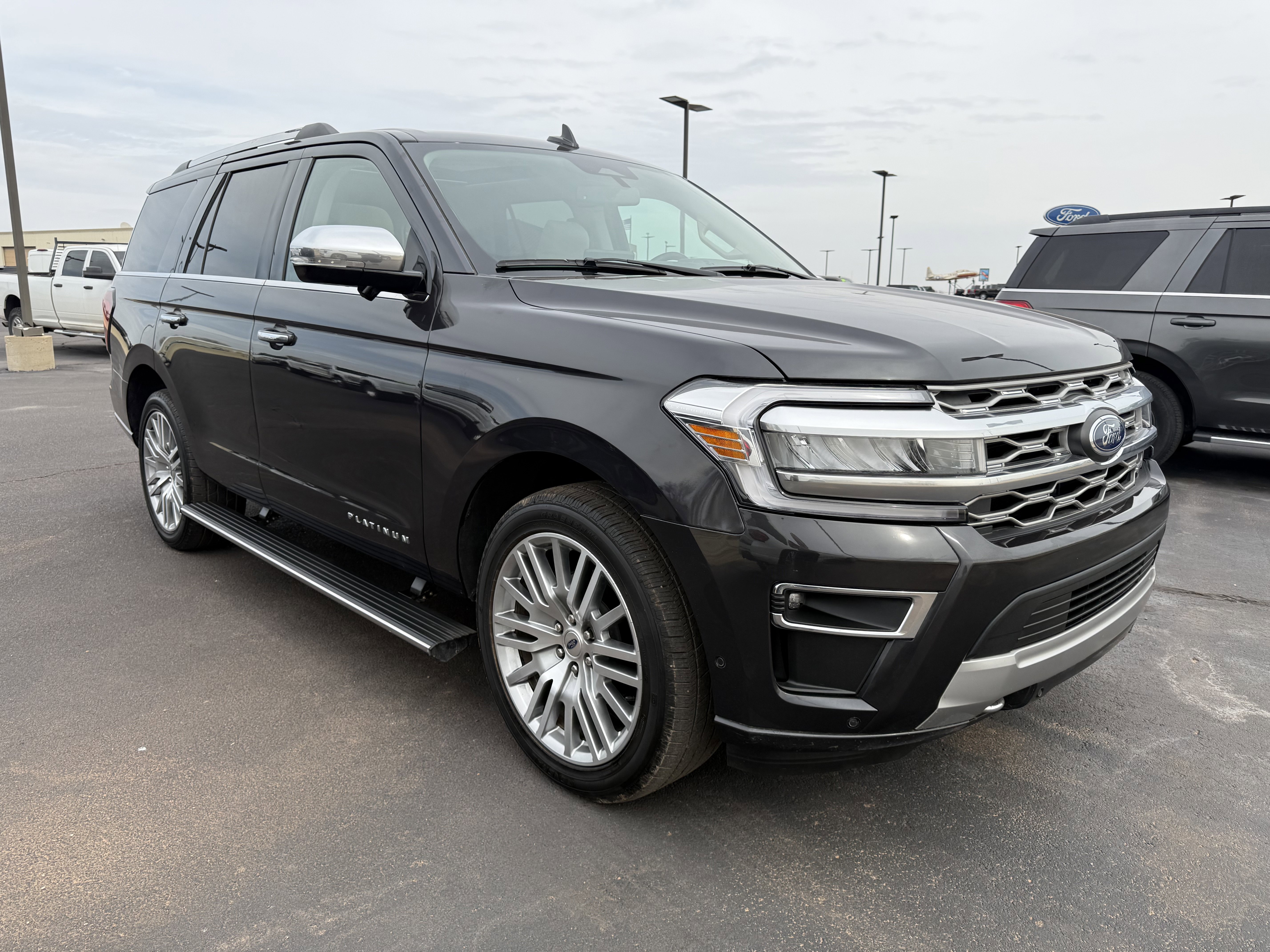 Used 2024 Ford Expedition Platinum image 2
