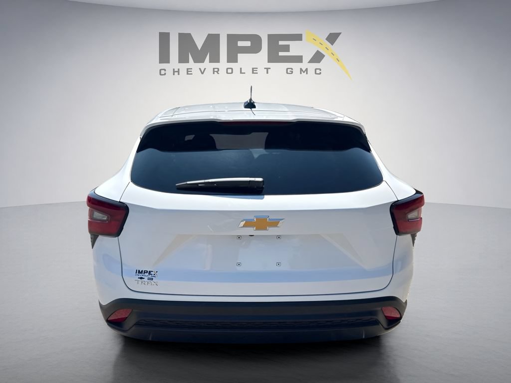 Used 2026 Chevrolet Trax LS FWD image 4