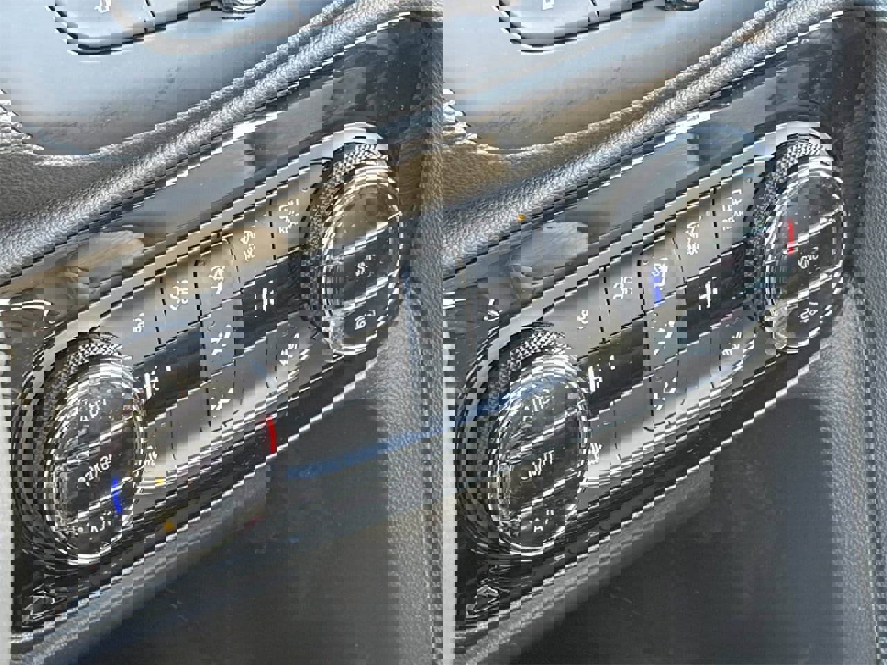 Used 2020 Buick Encore GX Essence w/ Experience Buick Package image 30