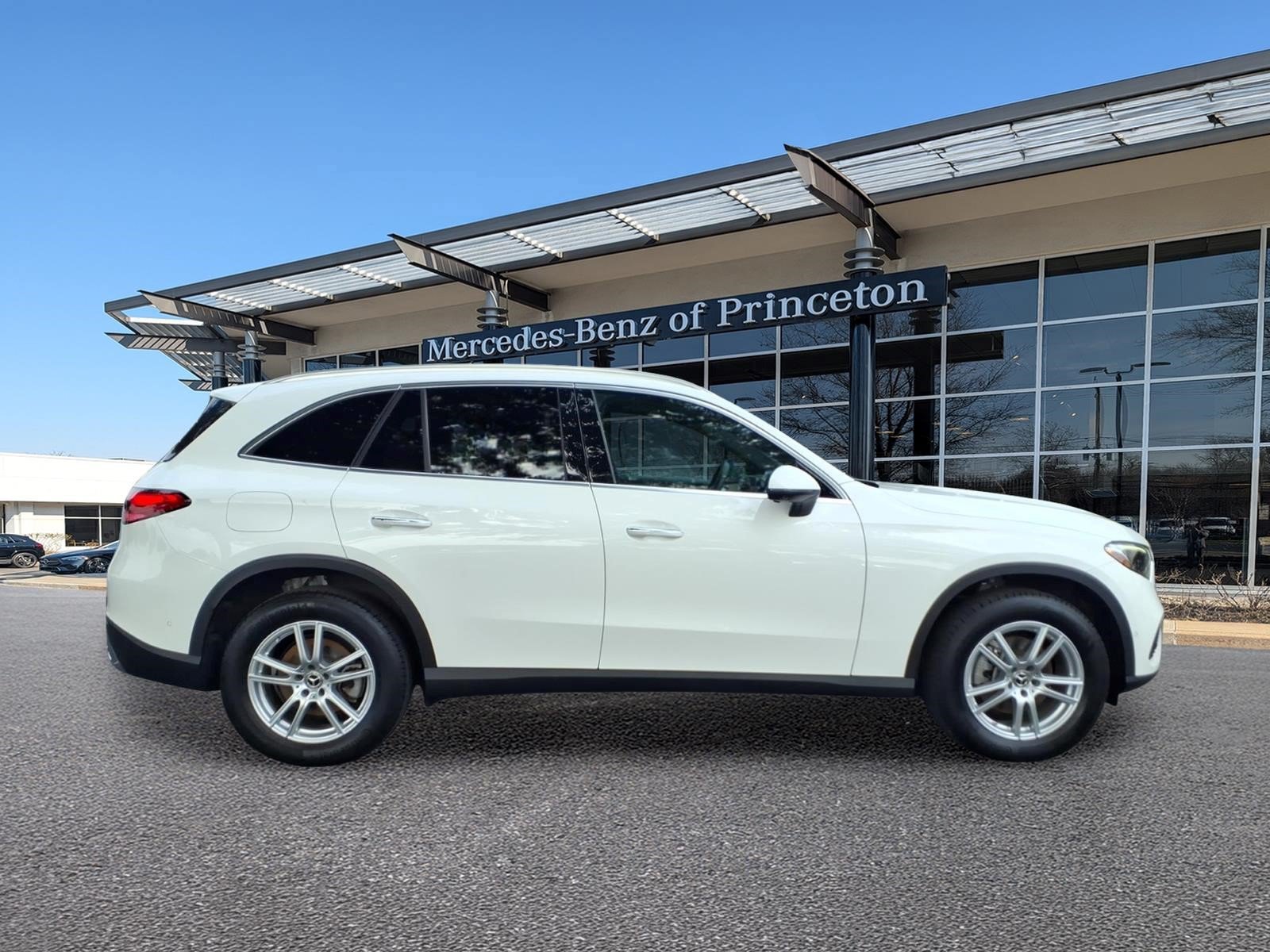 Certified 2023 Mercedes-Benz GLC 300 4MATIC image 2