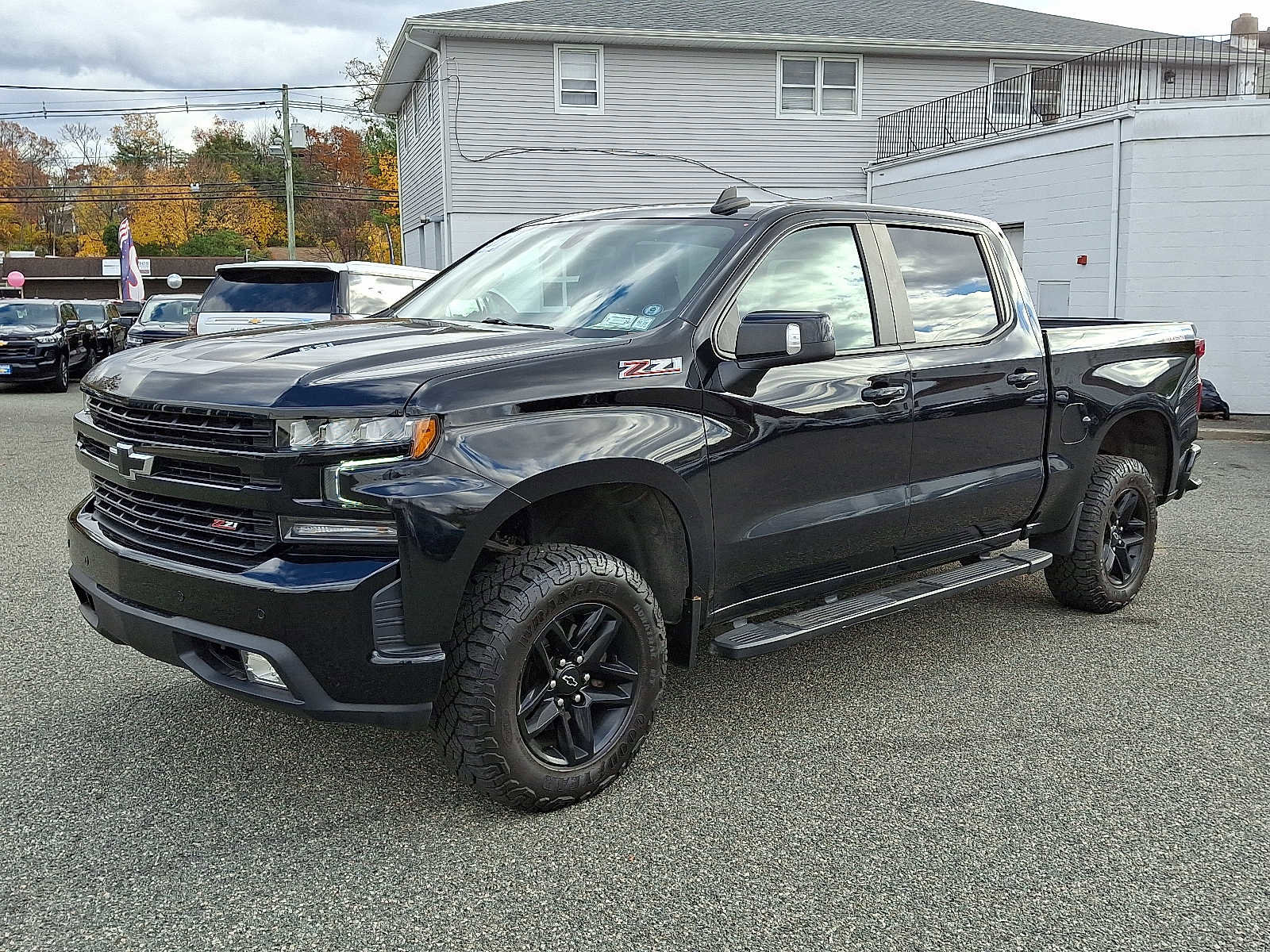 Used 2021 Chevrolet Silverado 1500 LT Trail Boss w/ Convenience Package II image 3