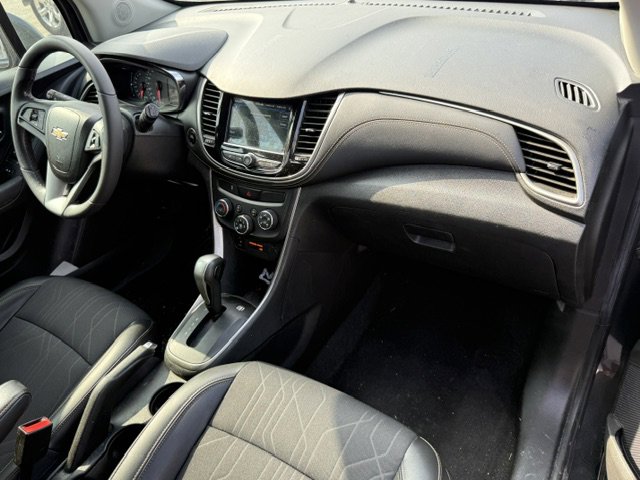 Used 2018 Chevrolet Trax LT w/ LT Convenience Package FWD image 17