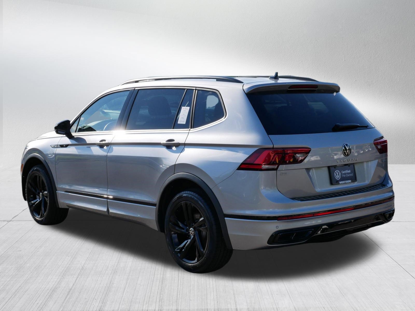 Certified 2023 Volkswagen Tiguan SE R-Line AWD/4WD image 5