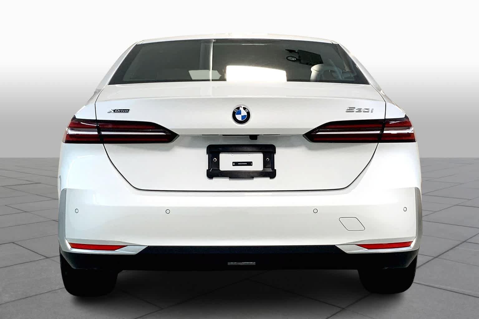 New 2024 BMW 530i xDrive w/ M Sport Package AWD/4WD image 4