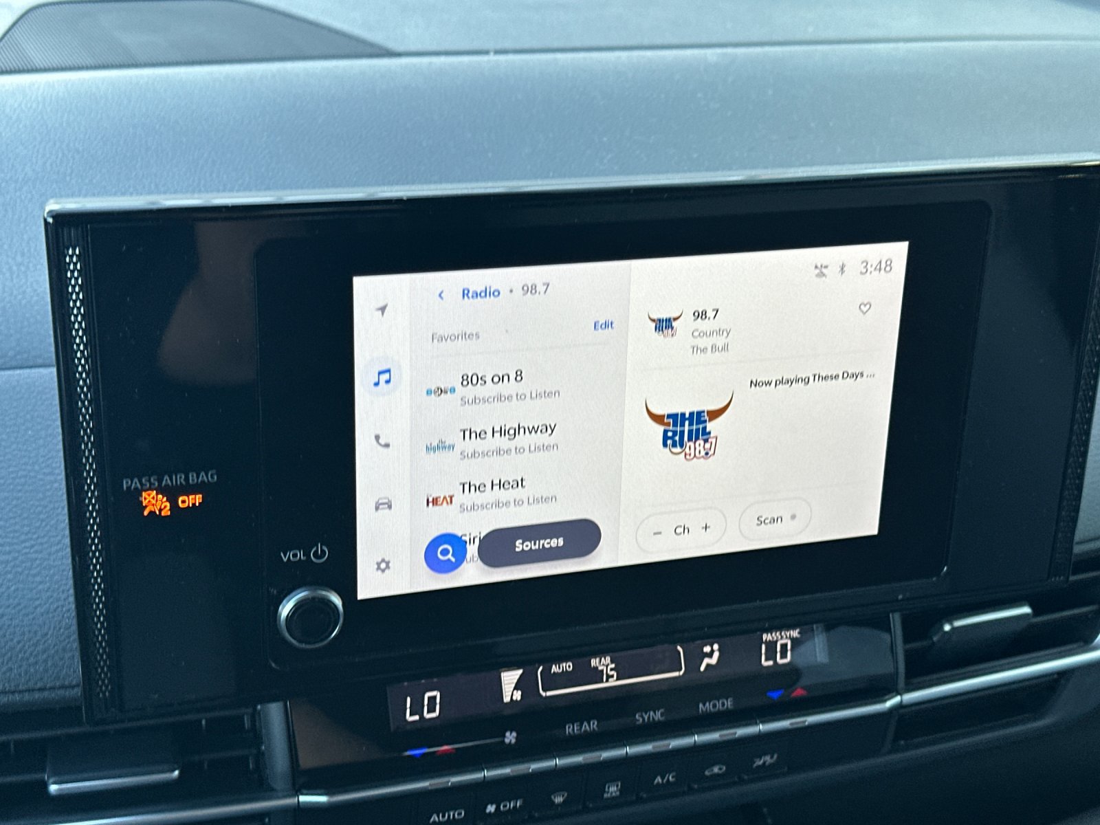 Used 2025 Toyota Sienna LE FWD image 18