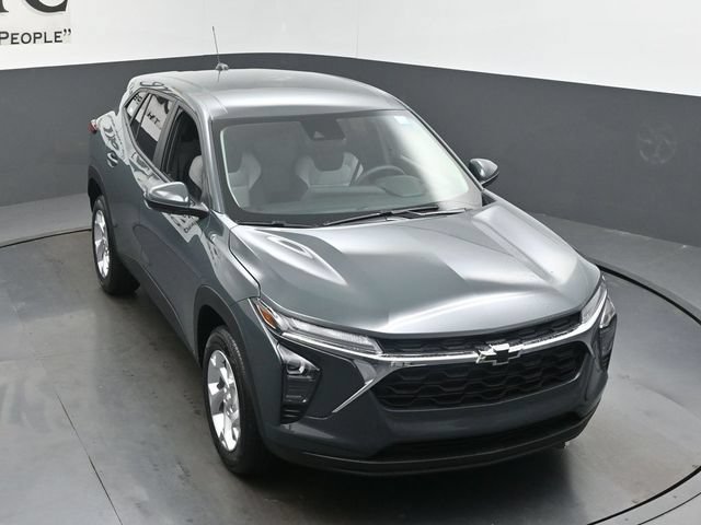 New 2026 Chevrolet Trax LS w/ LS Convenience Package FWD image 25