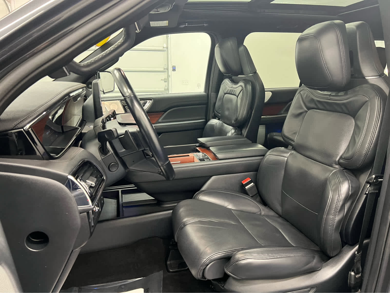 Used 2022 Lincoln Navigator L Reserve image 6