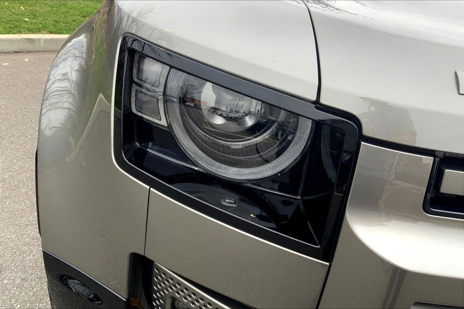 Used 2025 Land Rover Defender 110 X-Dynamic SE image 27