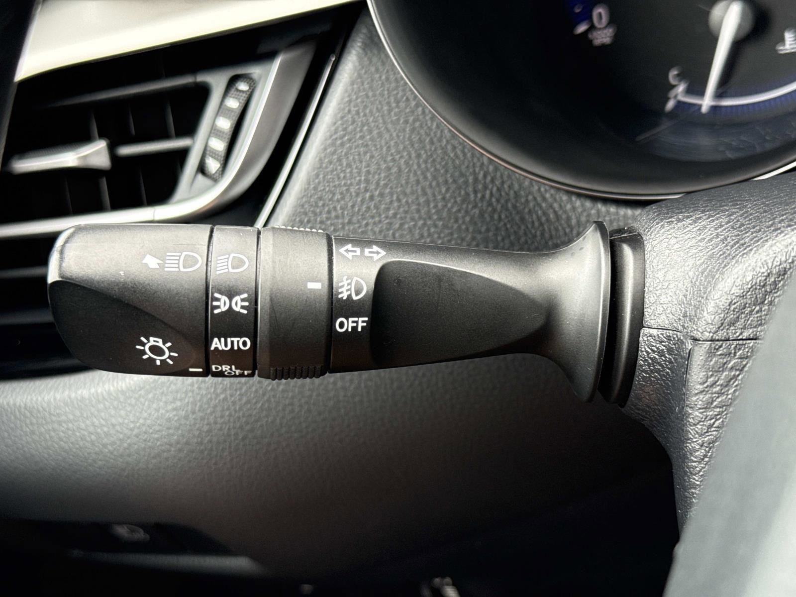 Used 2021 Toyota C-HR Limited image 10