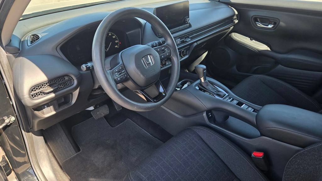 Used 2025 Honda HR-V LX image 9