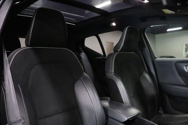 Used 2020 Volvo XC40 T5 R-Design w/ Protection Package Premier image 24