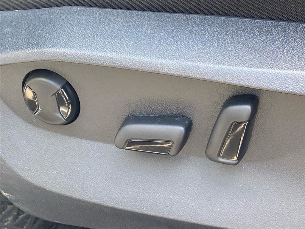 Certified 2024 Volkswagen Taos SE FWD image 12