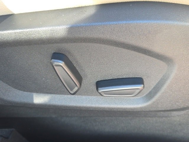 Used 2023 Ford Edge Titanium image 10