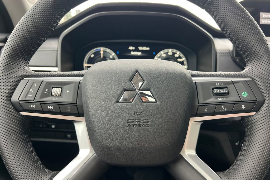 New 2025 Mitsubishi Outlander SE image 25
