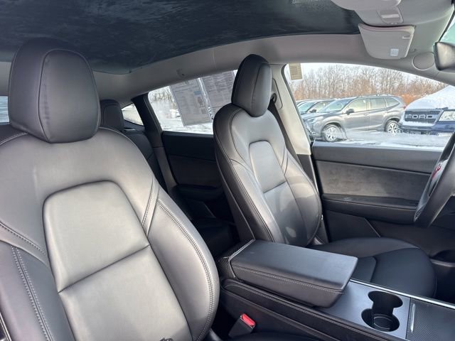 Used 2022 Tesla Model Y Long Range image 9