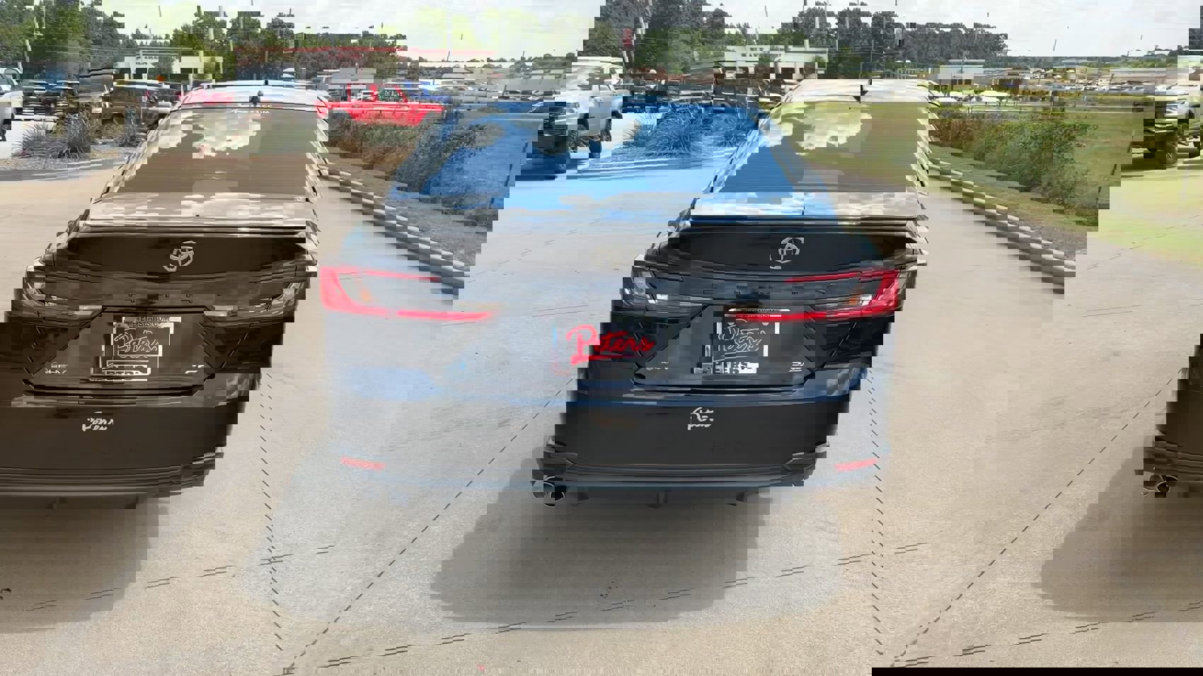 Used 2025 Toyota Camry SE image 8