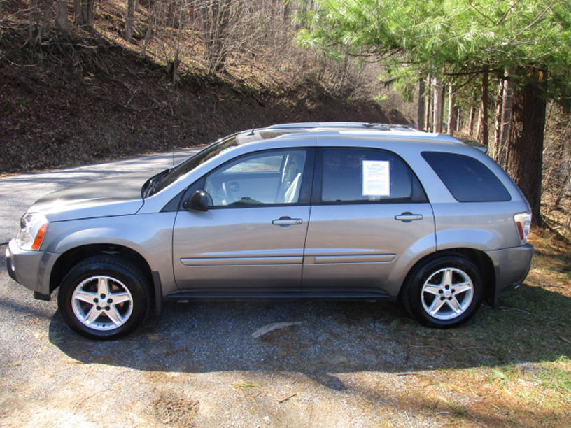 Used 2005 Chevrolet Equinox LT w/ Preferred Equipment Group image 3