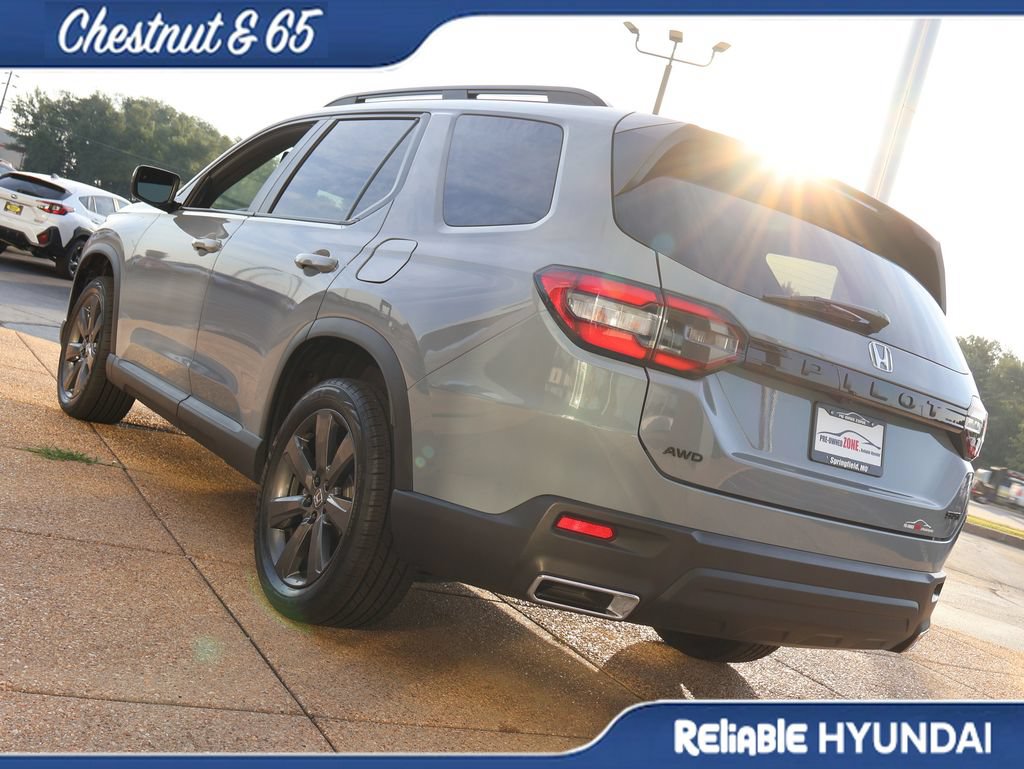 Used 2025 Honda Pilot Sport image 4