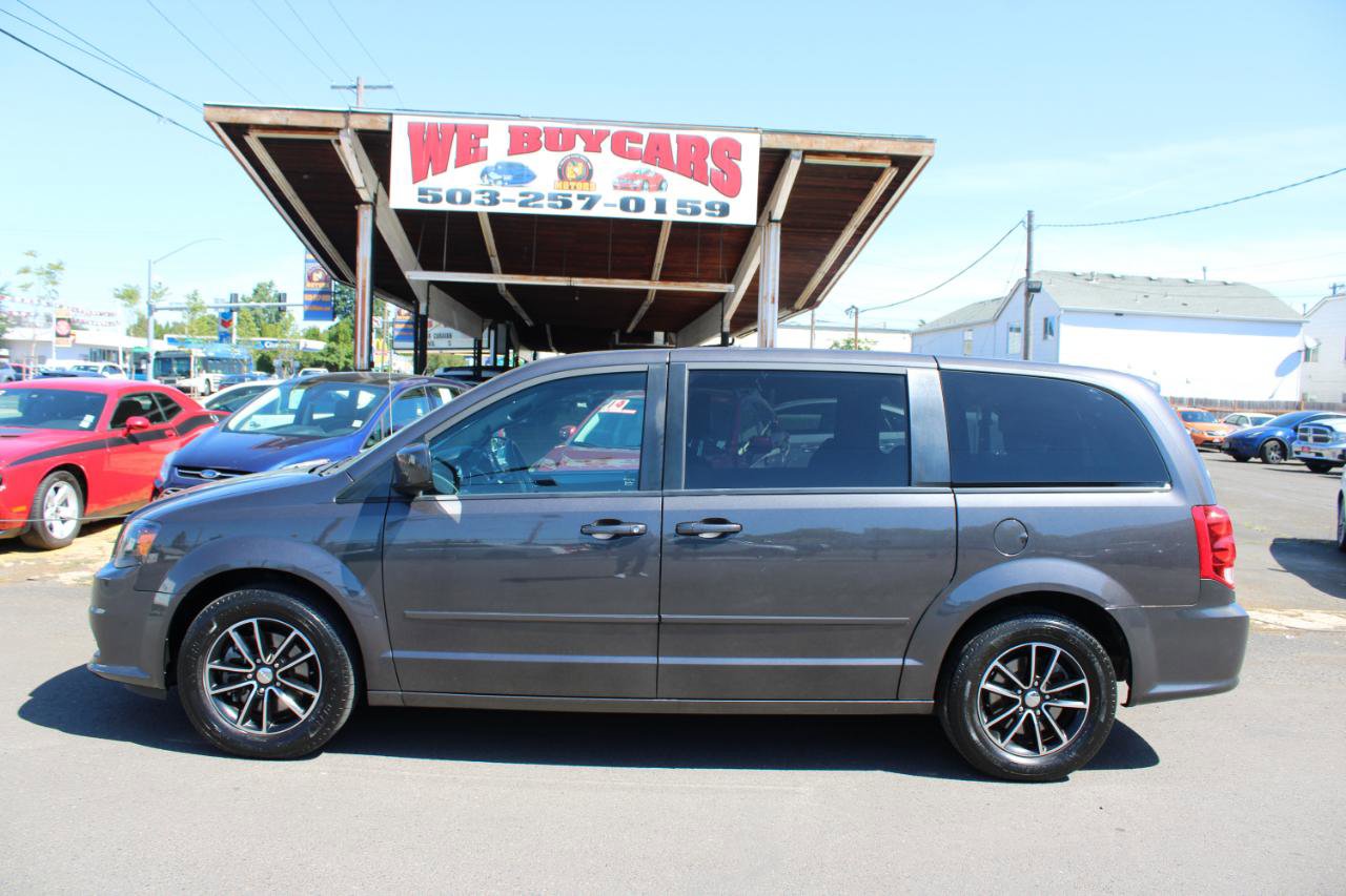 Used 2015 Dodge Grand Caravan SXT w/ Blacktop Package FWD image 3