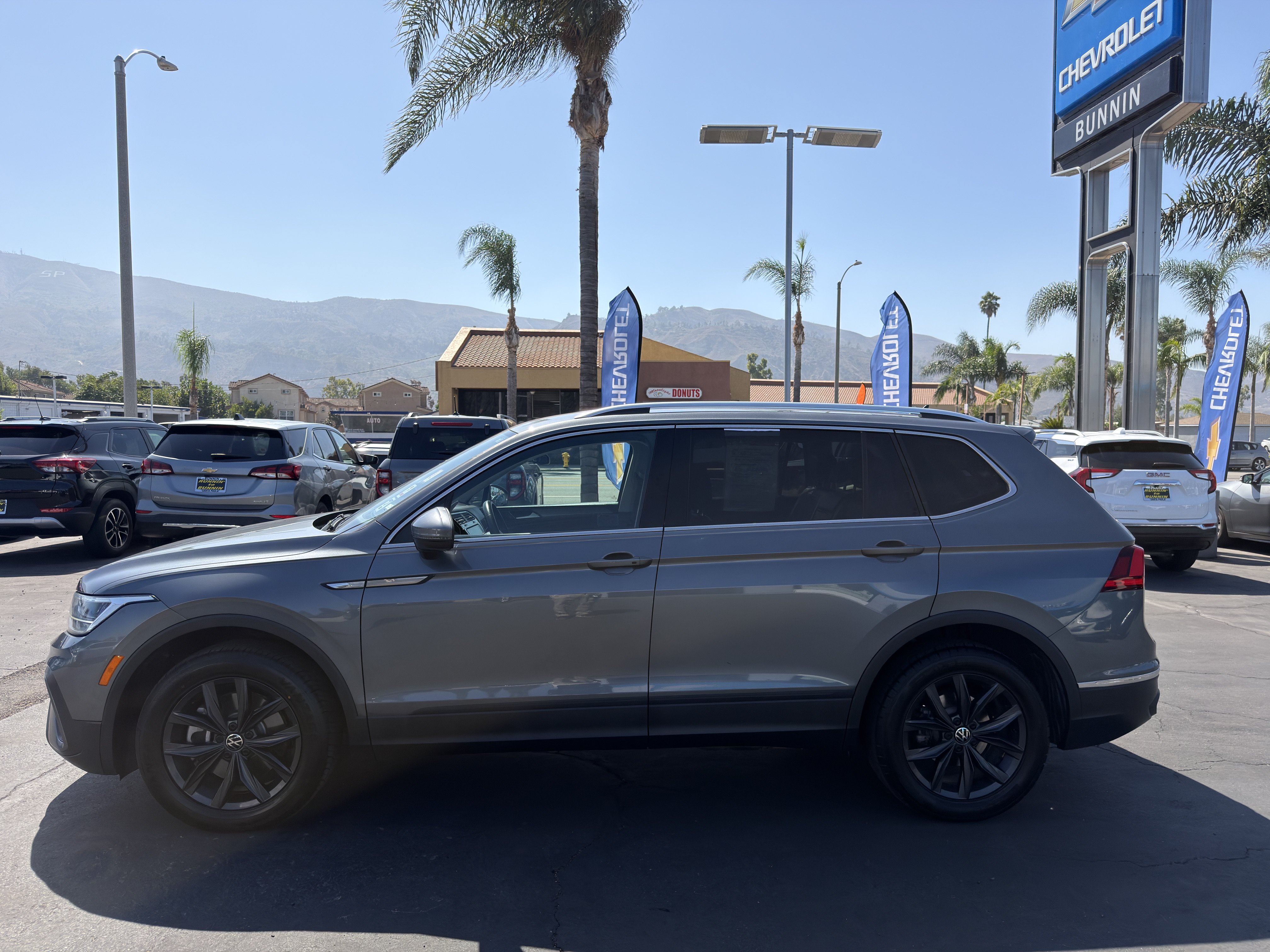 Used 2024 Volkswagen Tiguan SE FWD image 5