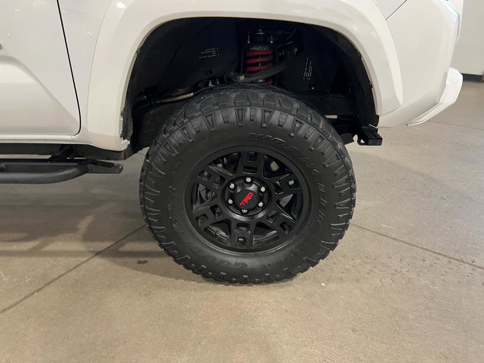 Used 2018 Toyota Tacoma Limited AWD/4WD image 38