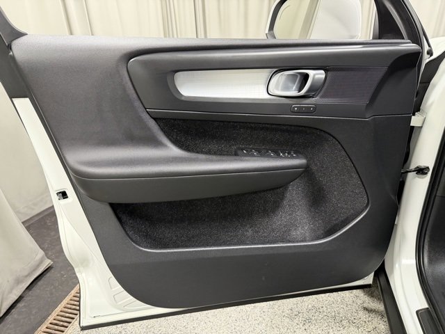 Used 2020 Volvo XC40 T5 Momentum w/ Premium Package image 20